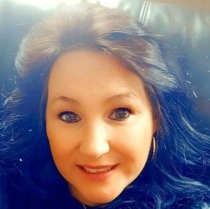 Meet your Posher, Laurie